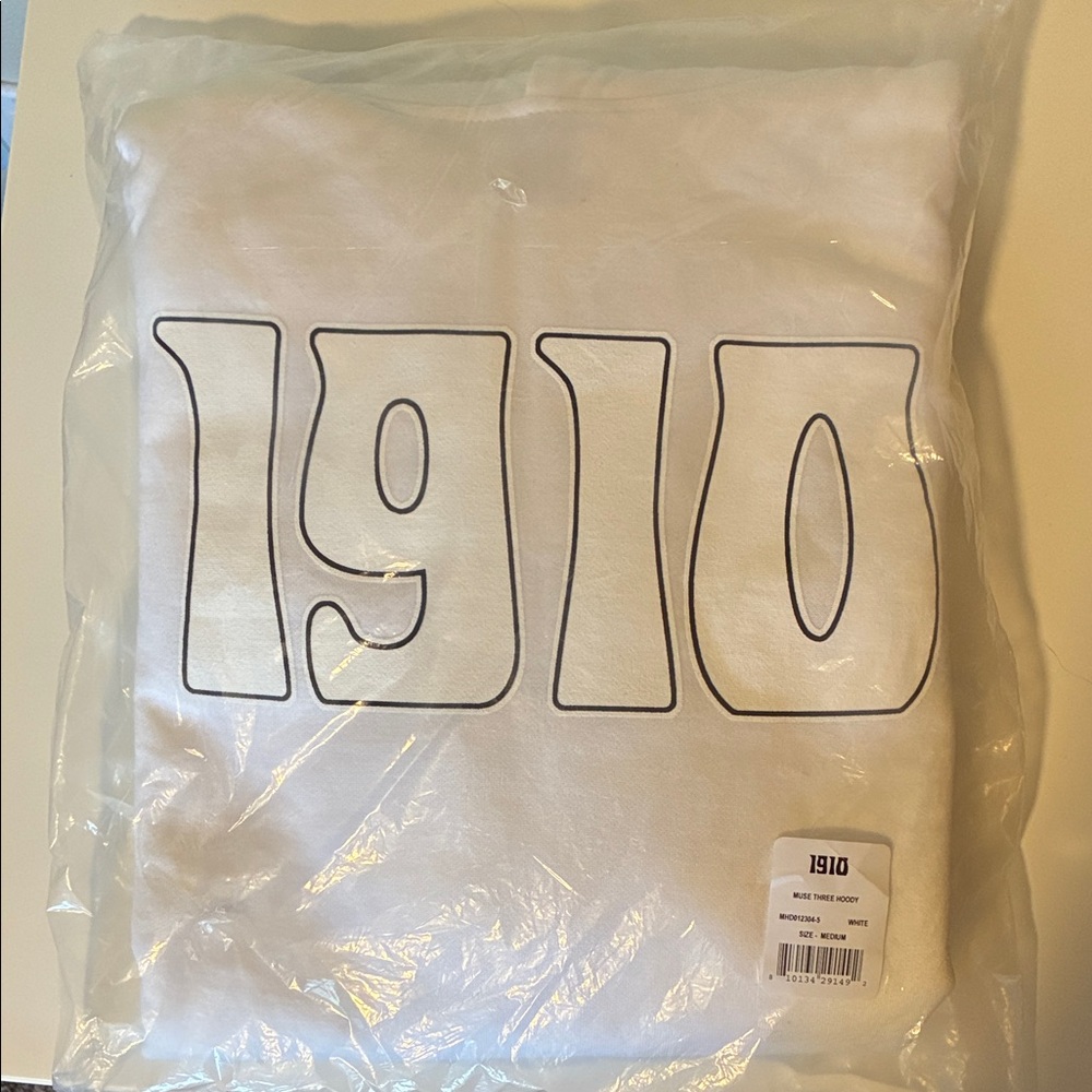1910 Jamie Lynn Snowboarding White Hoodie